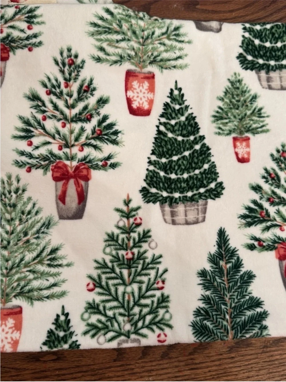 Laura Ashley Christmas Towel Set - 2 Bath Towels & 2 Hand Towels 100% Cotton